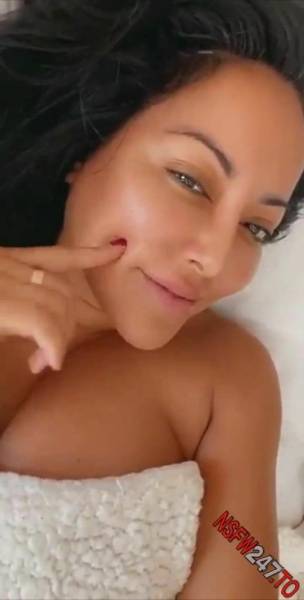 Kiara Mia morning snaps on bed snapchat premium porn videos on shefanatics.com