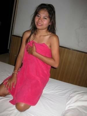 Petite Thai girl washes up her shaved pussy after bareback sex with a tourist - Thailand on shefanatics.com