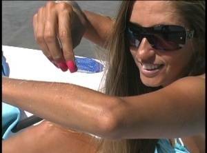 Amateur model Lori Anderson exhibits her hairy forearms in sunglasses on shefanatics.com