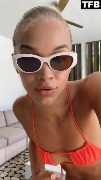 Jasmine Sanders Shows Off Her Sexy Bikini Body (10 Photos + Video) on shefanatics.com