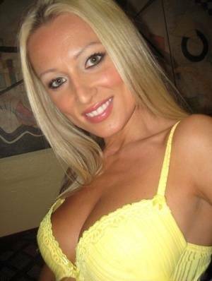 MILF babe with a big breast Diana Doll takes amateur shots of herself on shefanatics.com