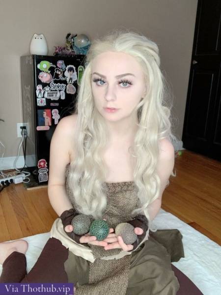 Lauren Dragneel Nude Mother Of Dragons Cosplay on shefanatics.com