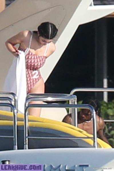 Leaked Kylie Jenner Paparazzi Swimsuit Yacht Photos on shefanatics.com