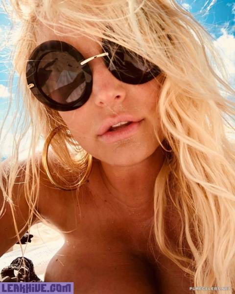 Leaked Jessica Simpson Topless And Bikini Selfie Shots on shefanatics.com