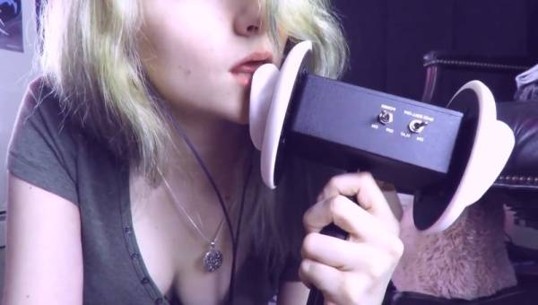 AftynRose ASMR Sexy Licking on shefanatics.com