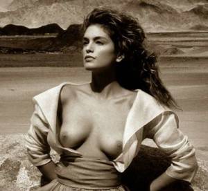 Cindy Crawford Nude on shefanatics.com