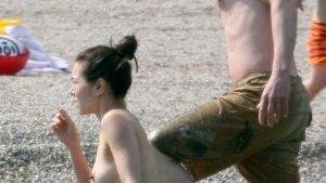 China Chow Goes Topless At The Beach (28 Photos) Mega - China on shefanatics.com