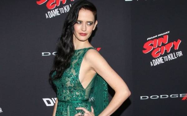 Eva Green Sexy on shefanatics.com