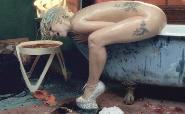 Lady Gaga Nude on shefanatics.com