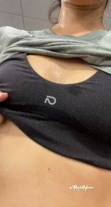 Semi obsessed with flashing in gyms because of this sub Thothub on shefanatics.com