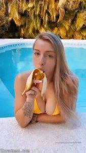 TheRealBrittFit Onlyfans Nude Teen Love Bananas on shefanatics.com