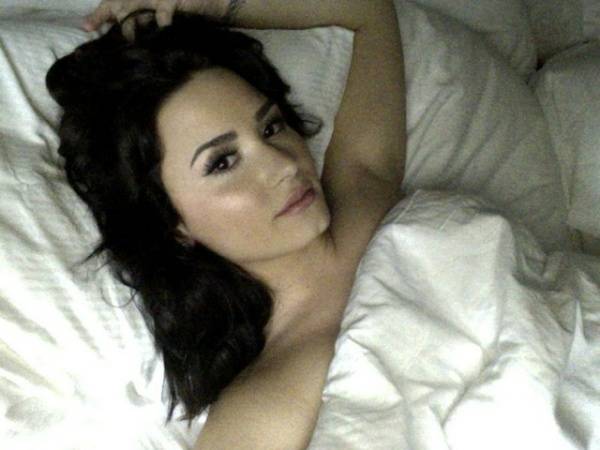 Demi Lovato Sexy on shefanatics.com