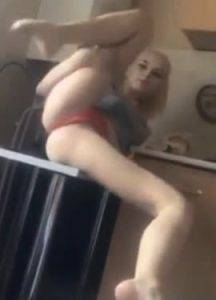 Flexible blonde teen naughty on periscope on shefanatics.com