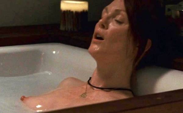 Julianne Moore Naked on shefanatics.com