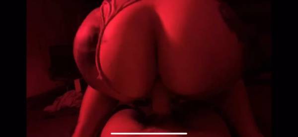 Qnsannn nude video on shefanatics.com