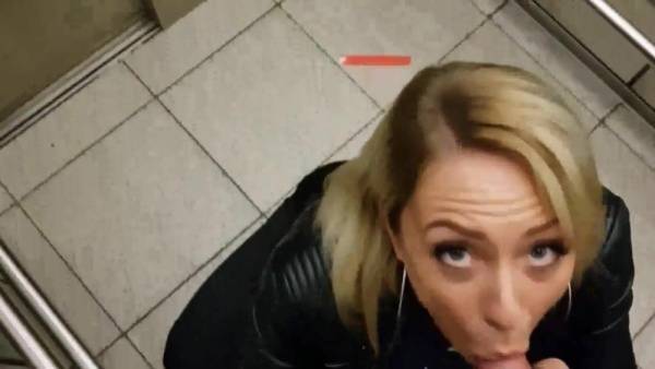 Amateur Blondine abgeholt und in der Offentlichkeit gefickt1 3 on shefanatics.com