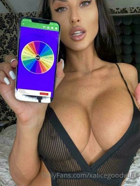 Alice Goodwin (xalicegoodwinx) Nude OnlyFans Leaks (18 Photos) on shefanatics.com