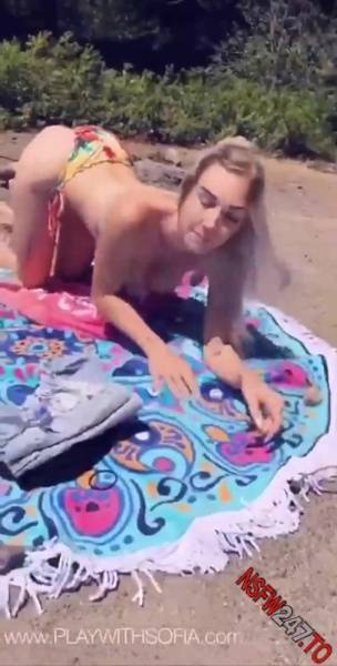 Sofia Blaze beach show snapchat premium xxx porn videos on shefanatics.com