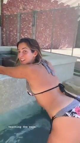 Gabbie hanna twerking (3 ) youtuber thot who thinks shes a pop star xxx premium porn videos on shefanatics.com