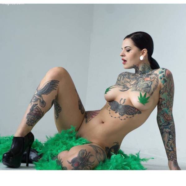 Heidi Lavon Nude on shefanatics.com