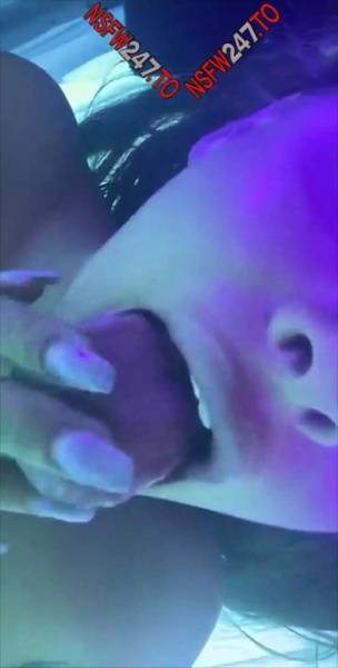 Allison Parker tanning & masturbation snapchat premium porn videos on shefanatics.com