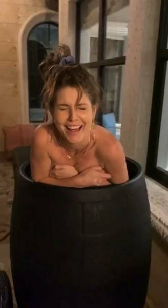 Amanda Cerny Nude Bath Dunking Video Leaked - Usa on shefanatics.com