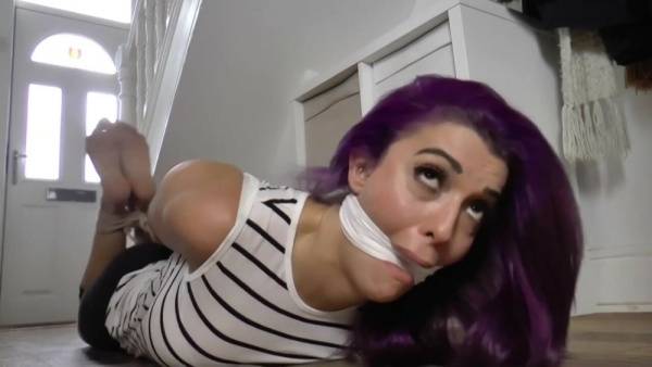 Roxxi cleave gagged and hogtied - Britain on shefanatics.com