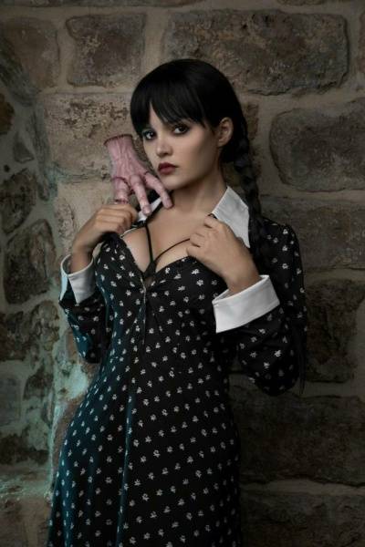 Kalinka Fox Nude Wednesday Addams Cosplay Patreon Set Leaked on shefanatics.com