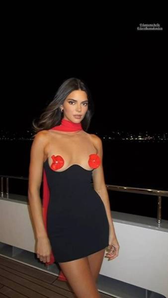 Kendall Jenner Pasties Dress Candid Video Leaked - Usa on shefanatics.com