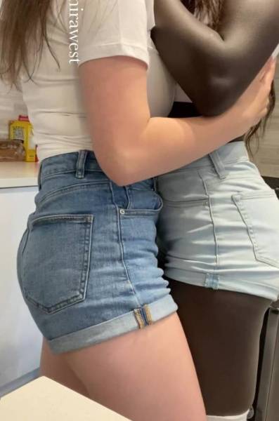 Interracial lesbian girlfriends on shefanatics.com