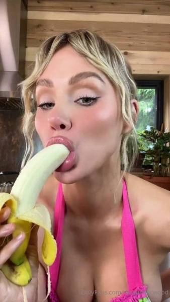 Sara Jean Underwood Banana Blowjob OnlyFans Video Leaked - Usa on shefanatics.com