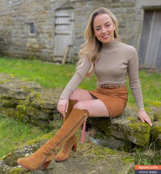 Abi Coombes Farmer aka abi.coombes aka abix Nude Leaks OnlyFans on shefanatics.com