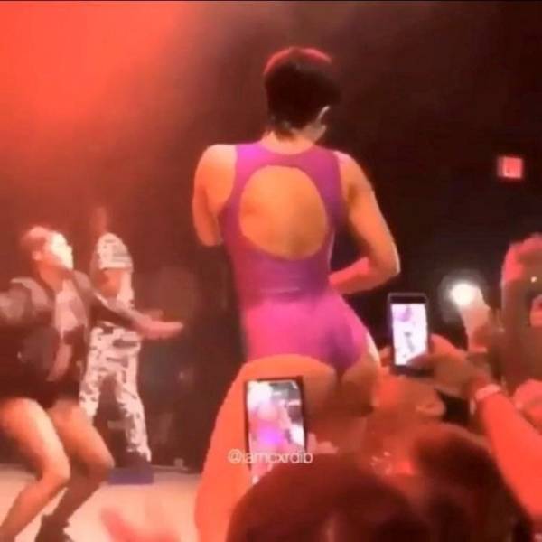 Cardi B Big Ass To Fan Face Video Leaked - Usa on shefanatics.com