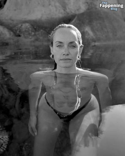 Amber Valletta Nude (4 Photos) on shefanatics.com