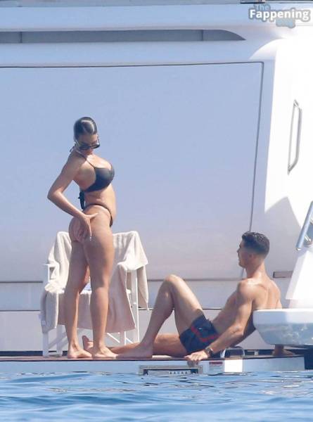 Georgina Rodriguez & Cristiano Ronaldo Enjoy Luxurious Yacht Day in the South of France (104 Photos) - France on shefanatics.com